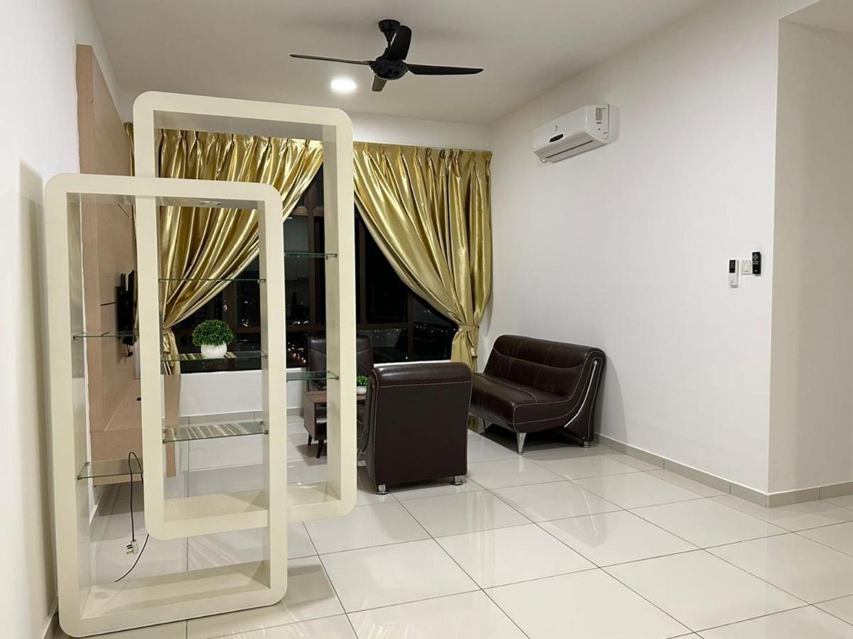 Dsummit View High Floor 5-6 Pax Netflix Wifi * Johor Bahru