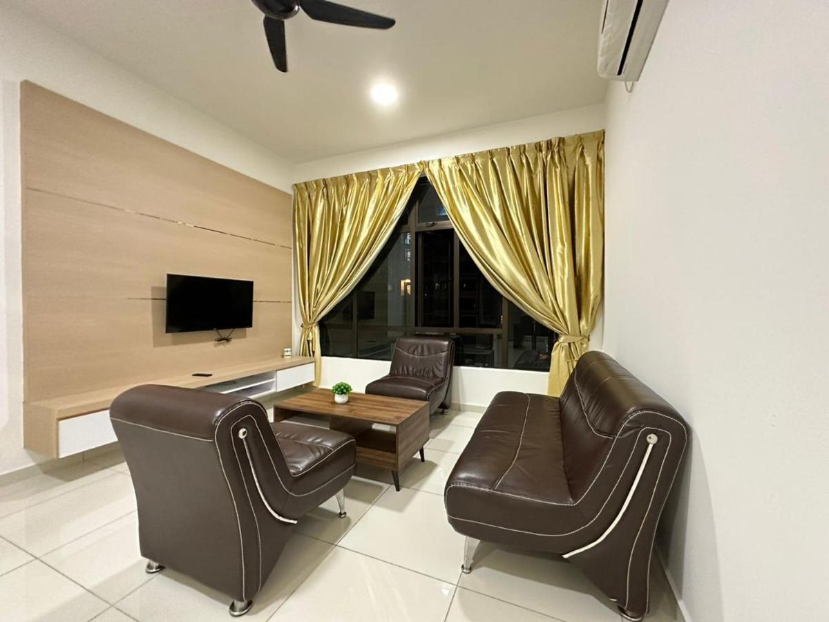 Dsummit View High Floor 5-6 Pax Netflix Wifi Johor Bahru
