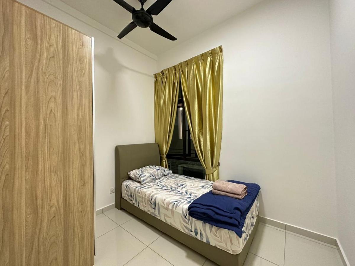 Dsummit View High Floor 5-6 Pax Netflix Wifi Johor Bahru